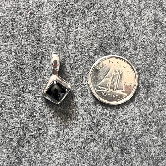 Black onyx and silver pendant - Picture 2 of 3